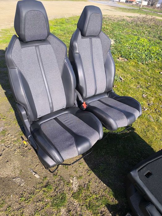 Продавам Седалки за Пежо 3008 2018 г 1.6