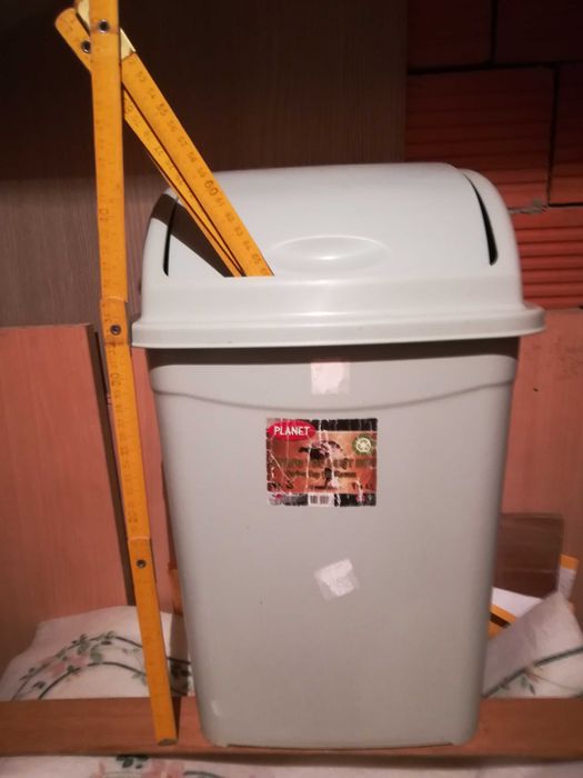 Кош за отпадъци, два броя, 20 л. и 26 л., нови, двата за 11 евро