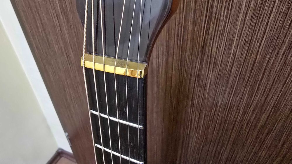 Vintage VEC 1100N all solid акустична китара