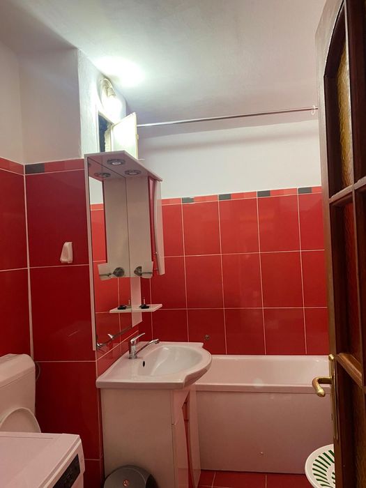 Închiriez apartament cu doua camere