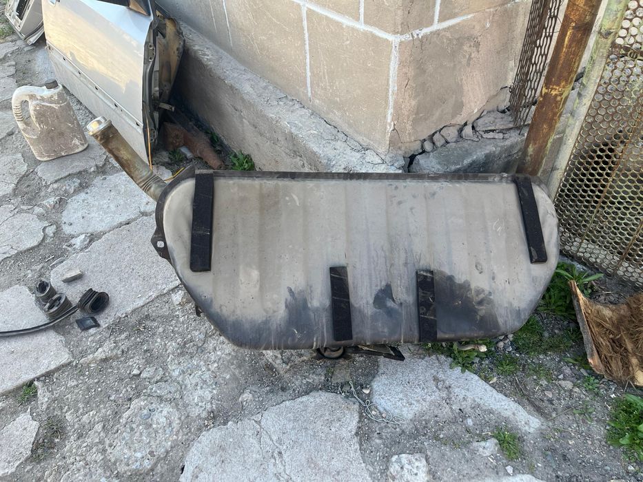 Бензобак на мерседес 124