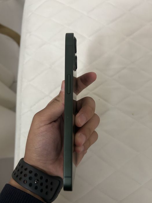 Продам Iphone 13