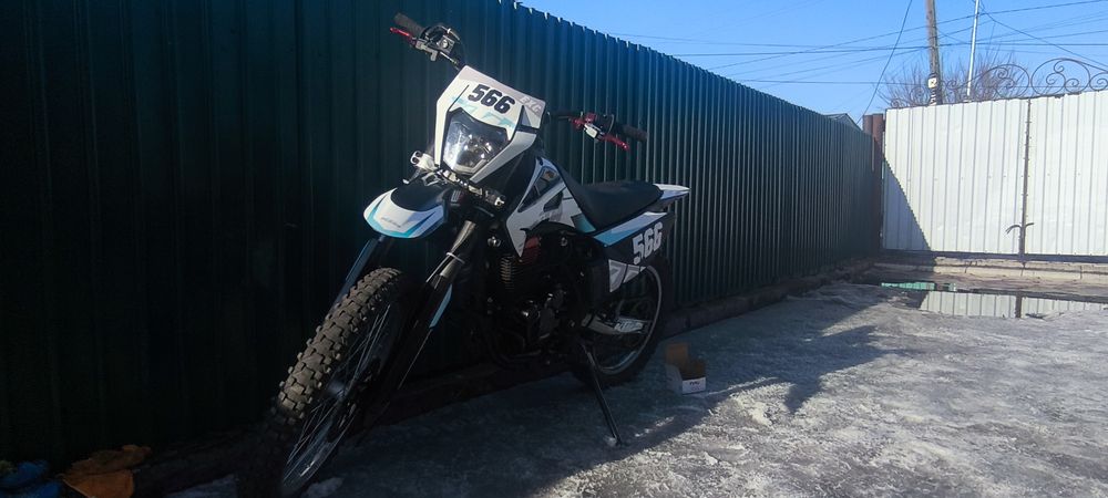 Мотоцикл 300 кубов