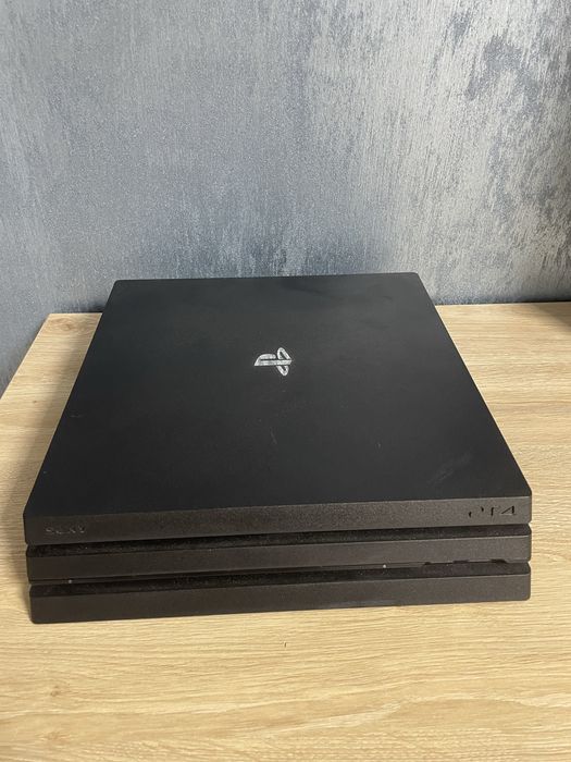 Vand ps4 pro 1T utilizat