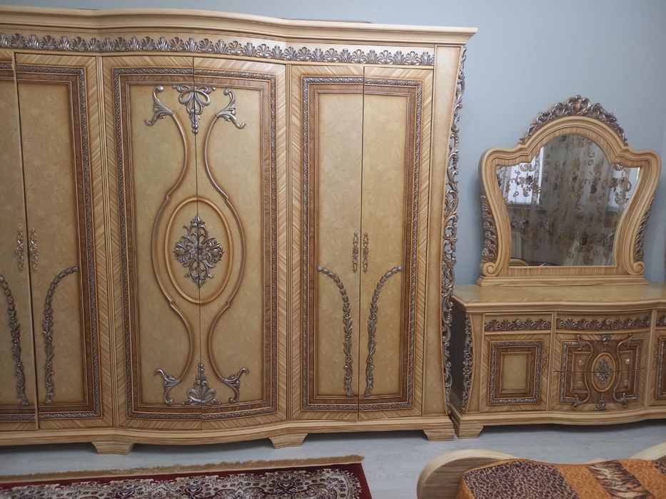 Продам спальный гарнитур