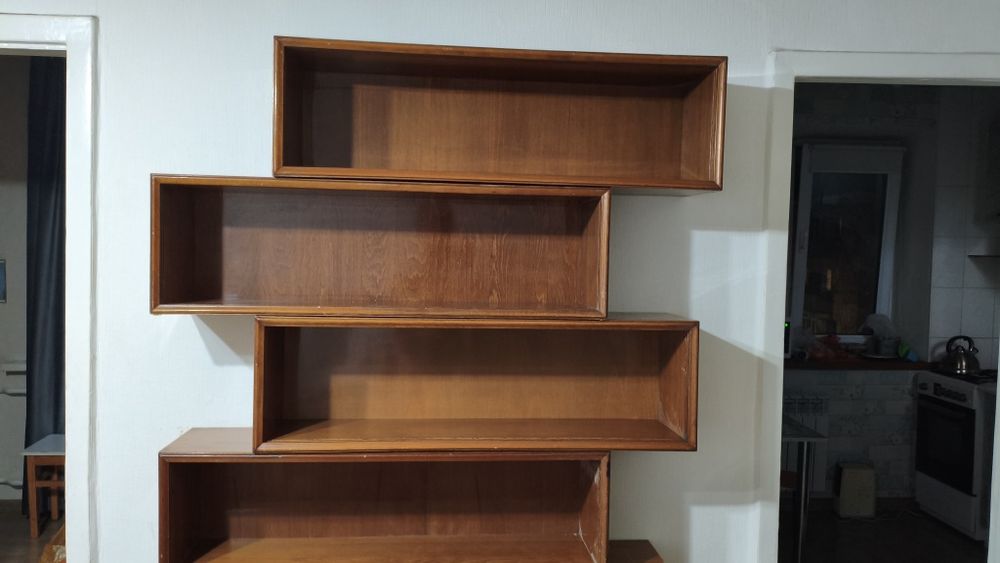Книжные полки пподам