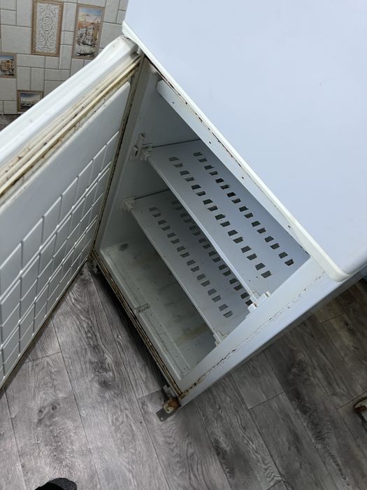 Холодильник белый