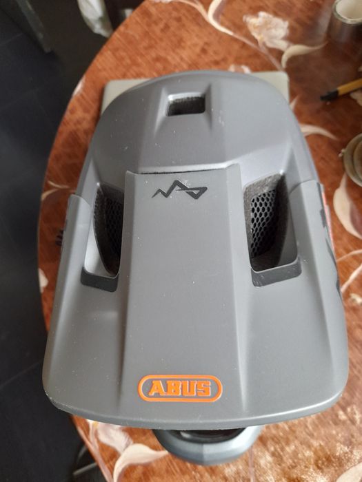 ABUS детска каска за спорт