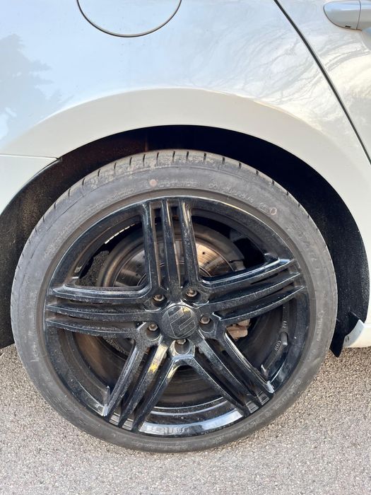 Se vând jante  cu cauciucuri de vara montate