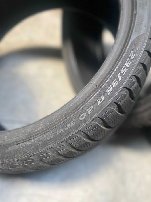 2x 235 35 20 Pirelli Sottozero 3 (IARNA)