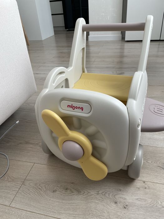Детская каталка самолет