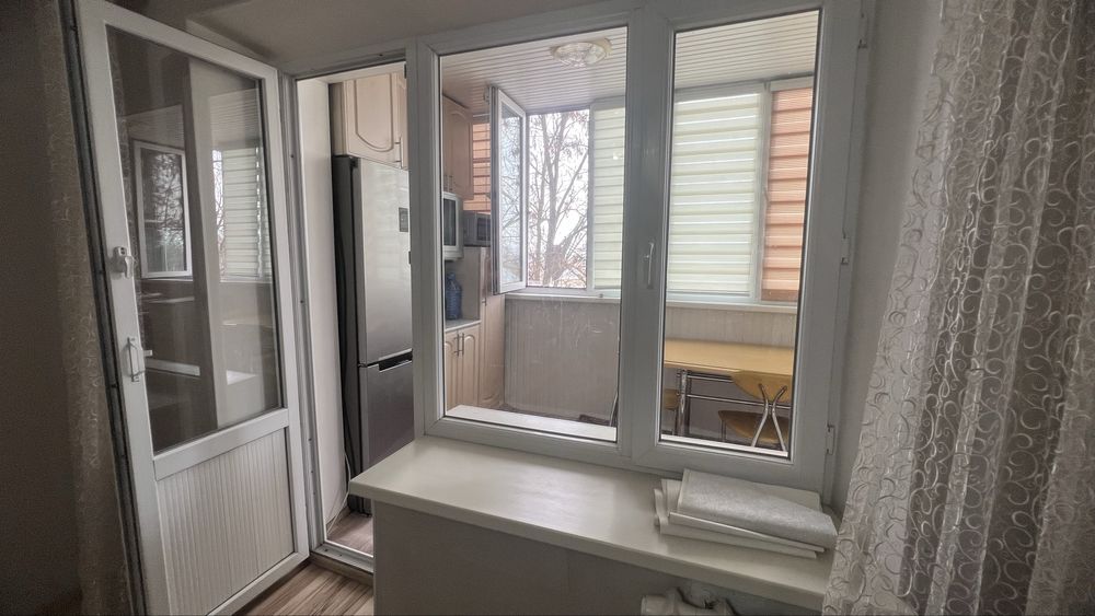 Продам пластиковое окно для балкона