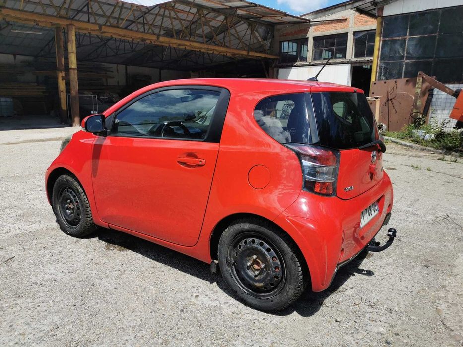 Toyota - IQ 3 rosu