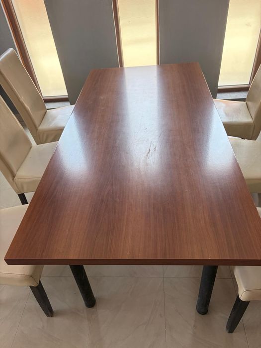 Vând mese-scaune-mobilier