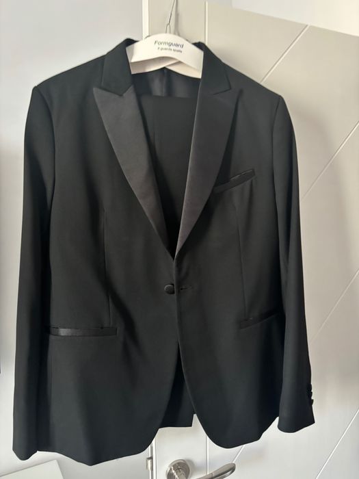 Мъжки официален костюм