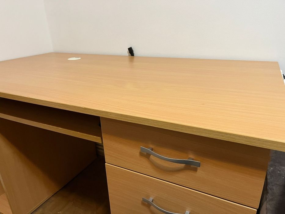 Masa de birou din lemn masiv