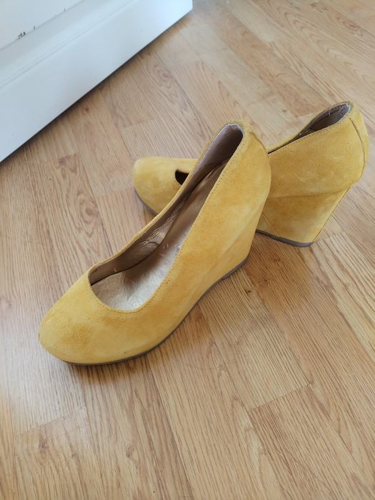 Обувки от естествен велур