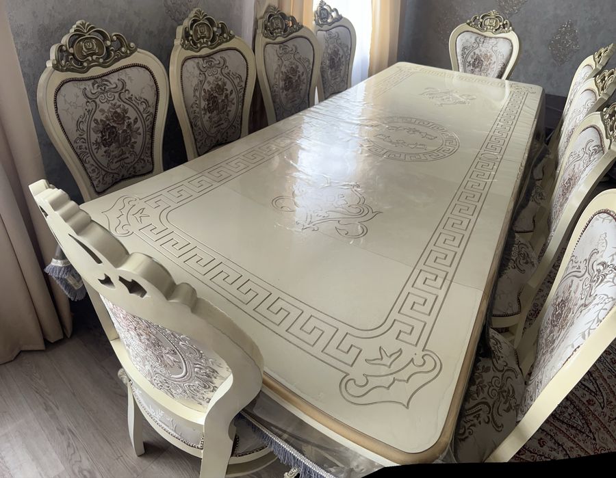 Продам стол для гостиной