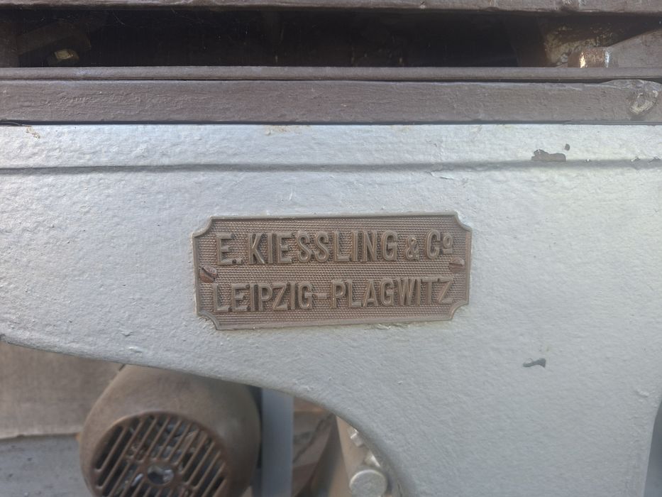 Utilaj de îndreptat abrict