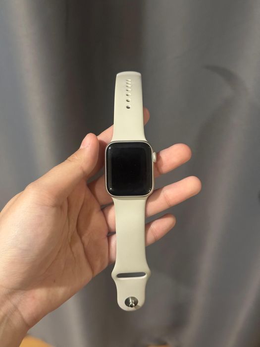 Продам Apple Watch SE 2024 года 40mm