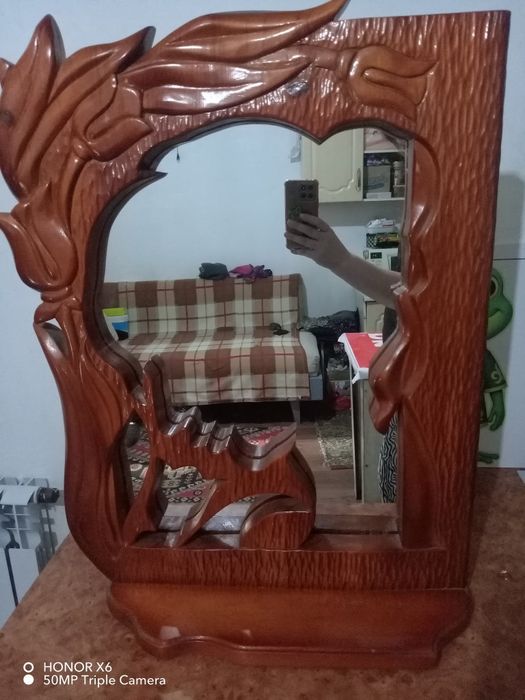 Продам зеркало б/у  ручной работы. Размер 53*70.