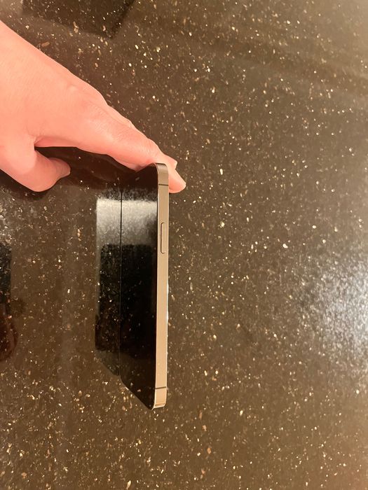 iPhone 12 Pro и Apple Airpods