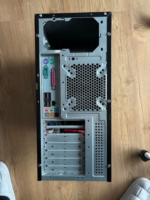 Vând carcasă PC format ATX