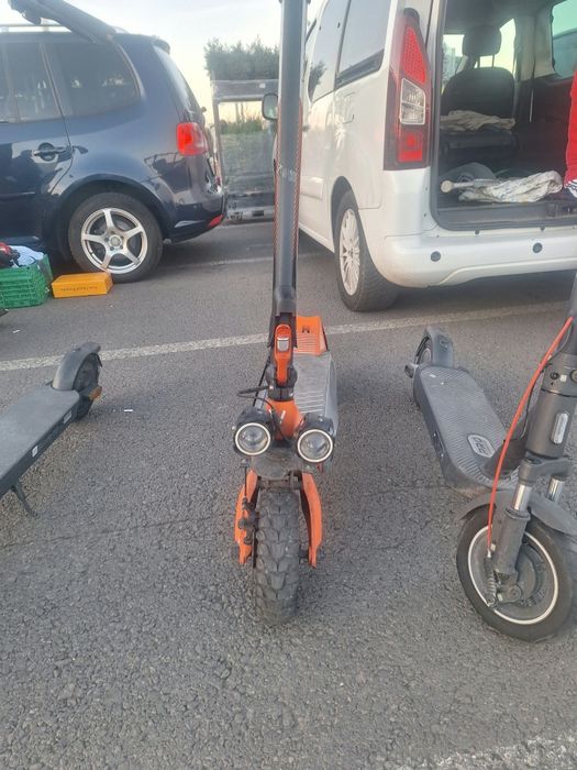 Vind 3 trotinete electrce stare perfecta de functionare cu incarcator