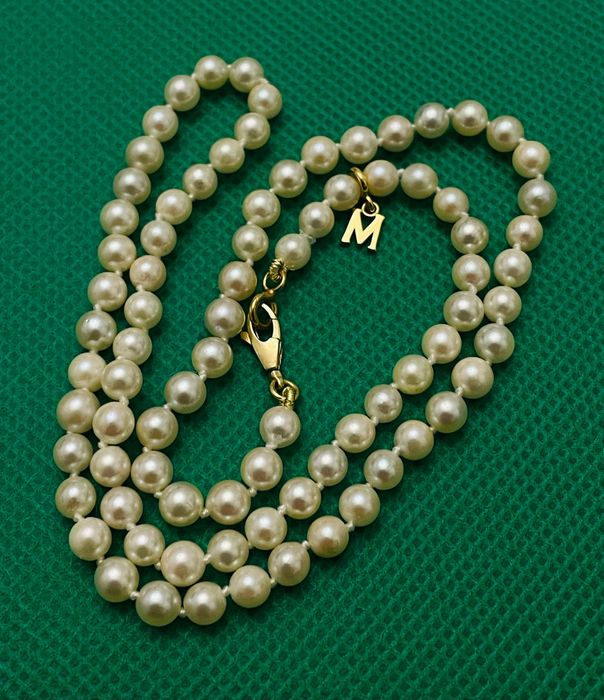 Огърлица от  лъскави  естествени кремави  перли