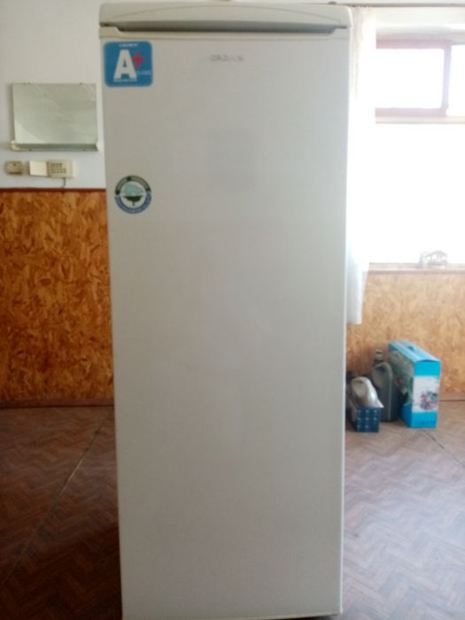 Продавам хладилник Crown GN 2653E