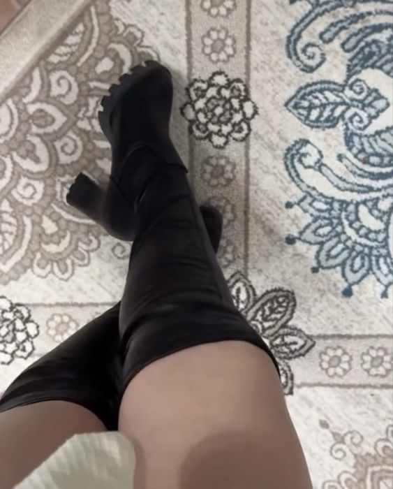 продам ботфорты с каблуком,новое