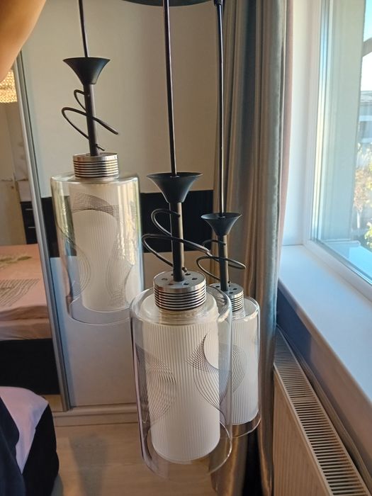 Lustra cu bec economic