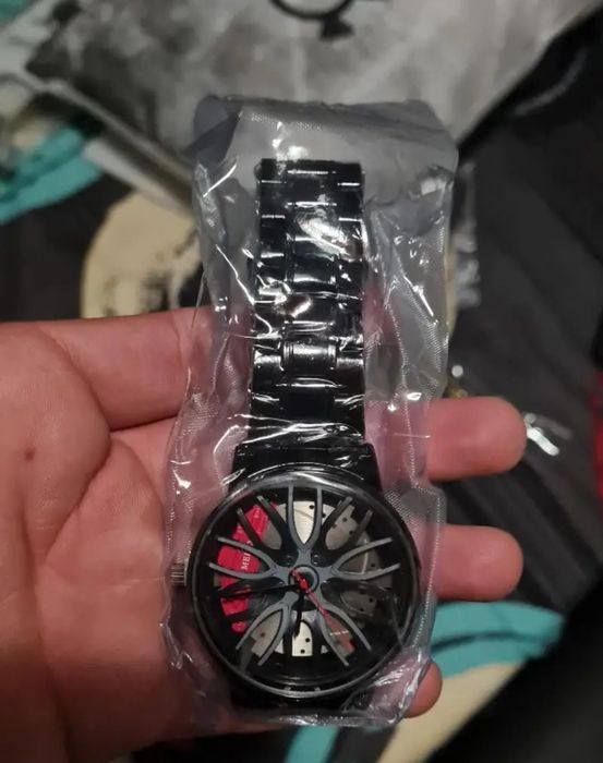 Ceas bărbați quart cu forma de janta auto cu etrier