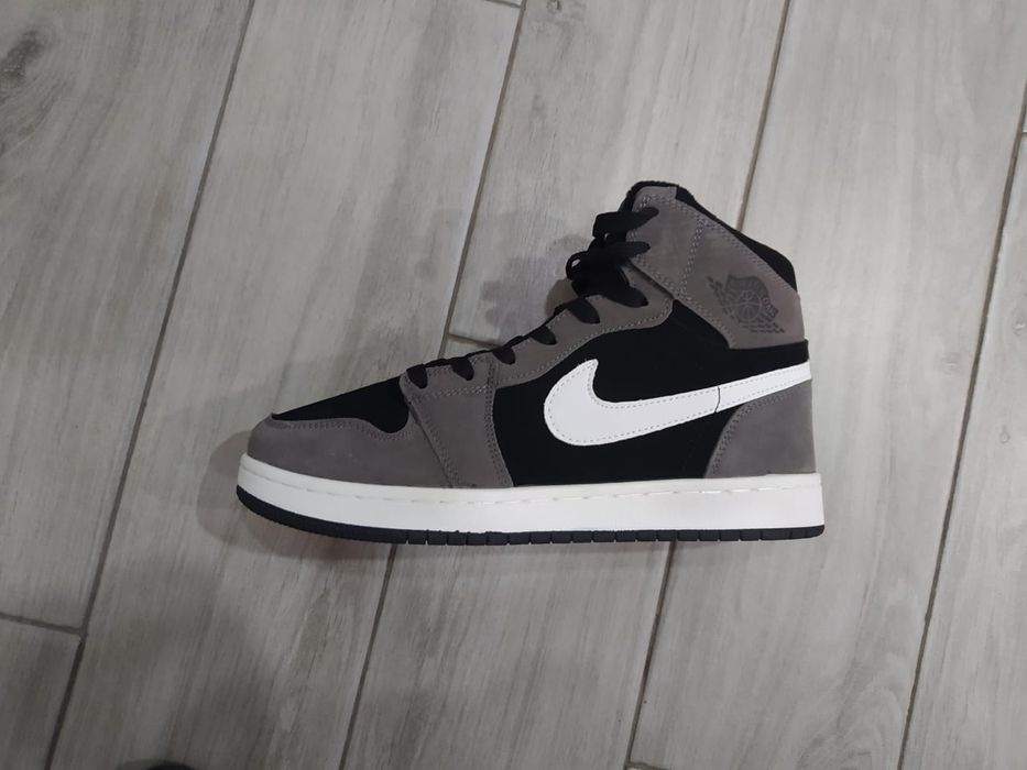 Новые зимние кроссовки Nike