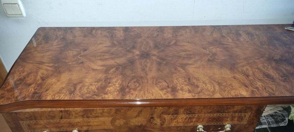 Кровать, матрац, комод, тумбочка