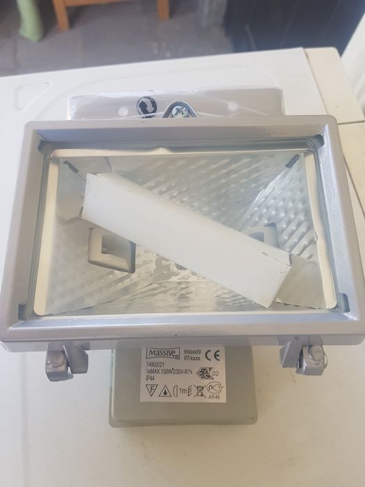 Продам прожектор галогенный 150 W