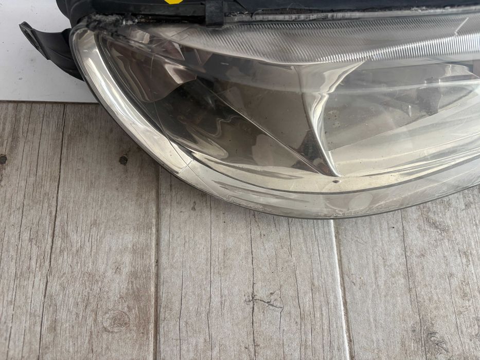 Far dreapta Peugeot 406 facelift dupa 2002 cod 0301175002 Europa