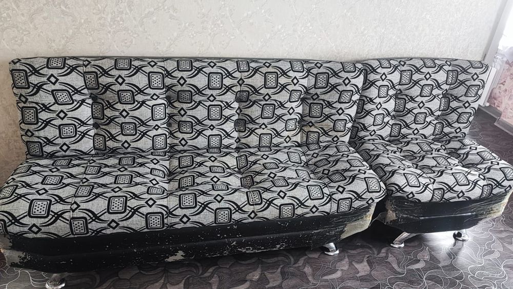 Диван с креслом даром