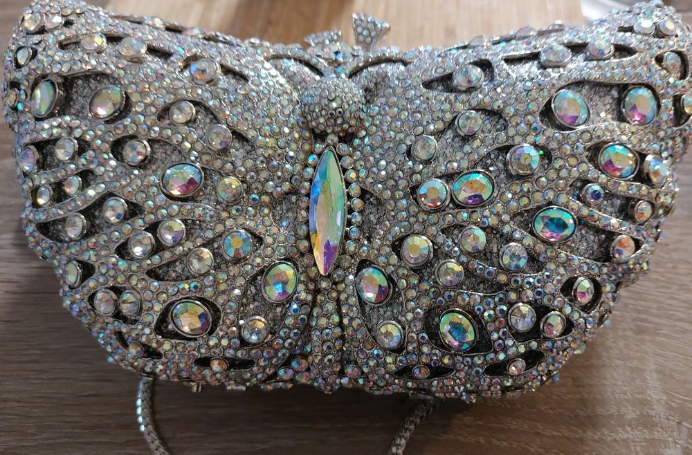 Екстравагантна чантичка