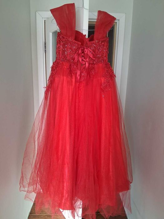 Абитуриентска/бална рокля на Модна къща EmoZione Fashion, гр. Бургас.