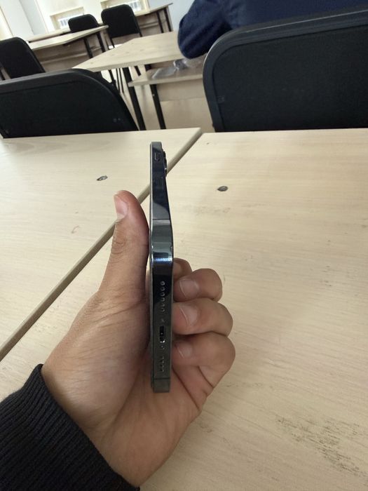 Iphone 12 pro max holati zo’r