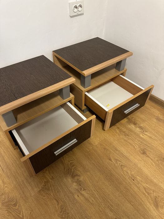 Noptiere pentru camera