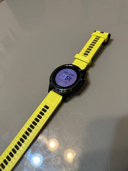 garmin fenix 5. нархини келишшамиз(в подарок 2 ремешка и зарядка)