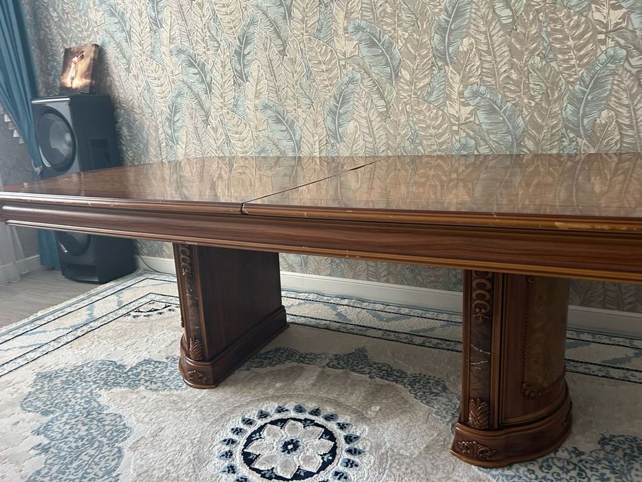 Продам итальянский стол