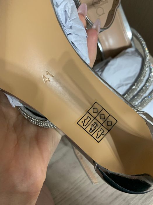 Серебристые каблуки