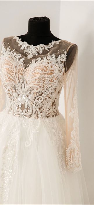 Vand rochie de mireasă superbă