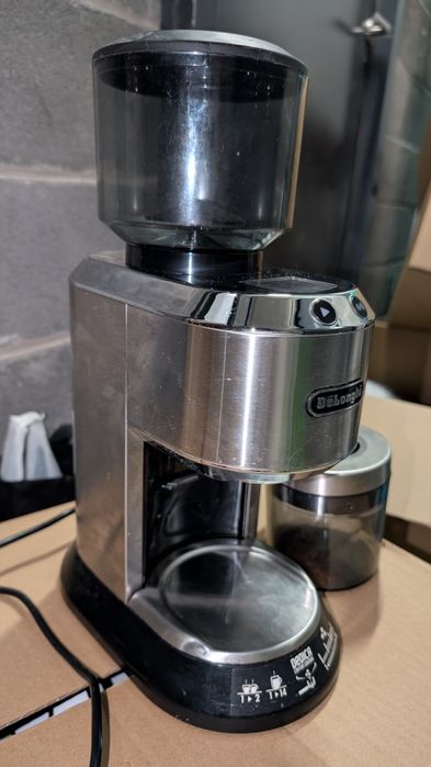 Кофемолка Delonghi kg-521m