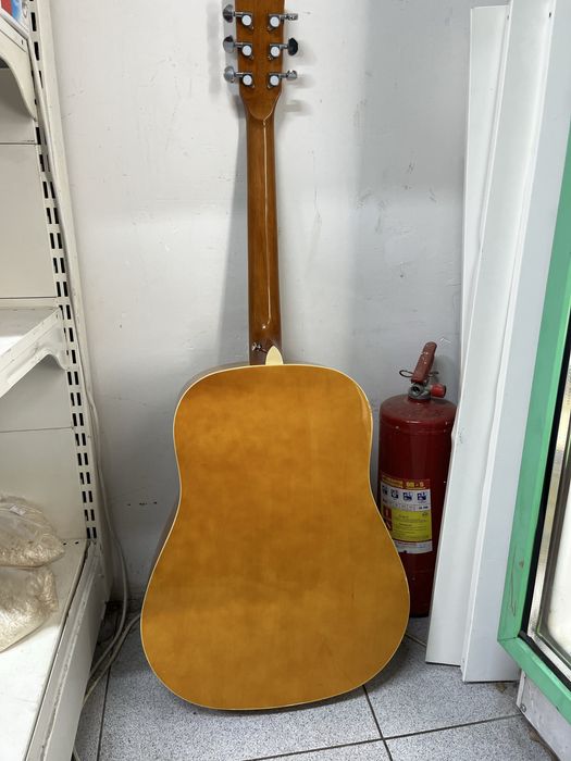 Гитара:Levinson модель 4100