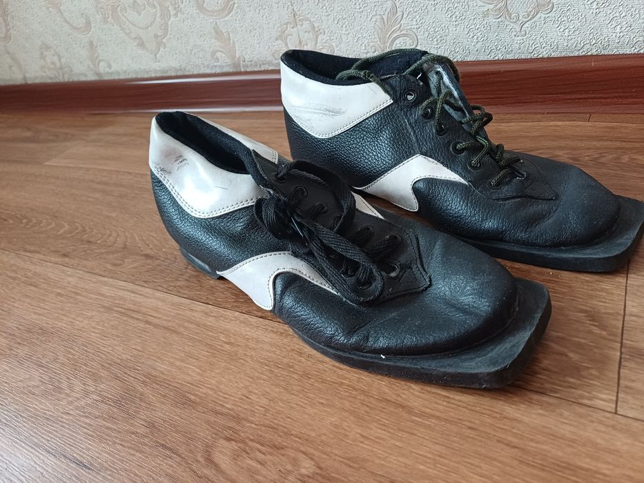 Ботинки для лыжи.