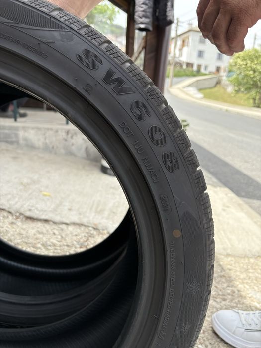 Два броя Зимни гуми 19ки почти нови